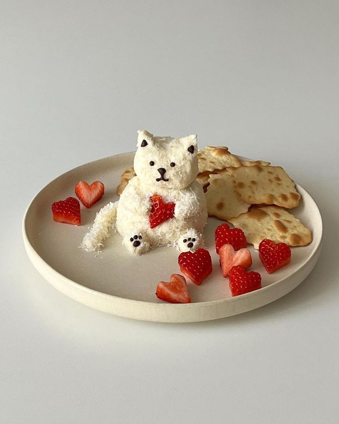Would you eat this coconut cat cake?