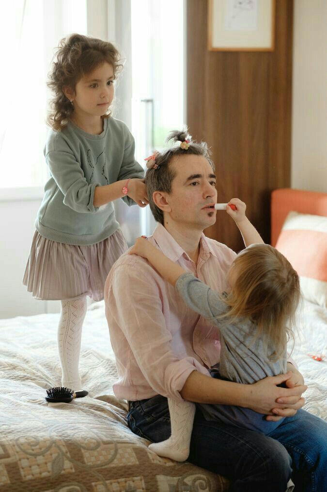 Why do some people think Fathers Day is offensive for single mothers?