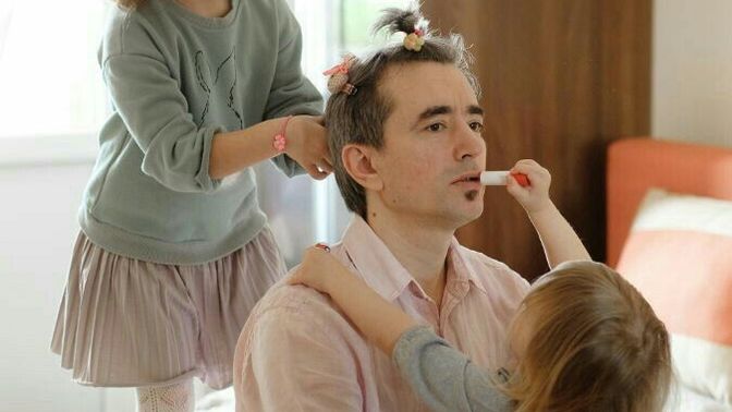 Why do some people think Father's Day is offensive for single mothers?