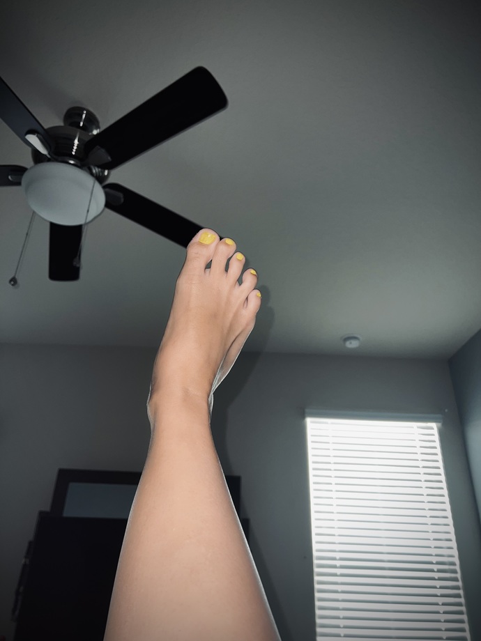 Are my feet shaped weird? GirlsAskGuys