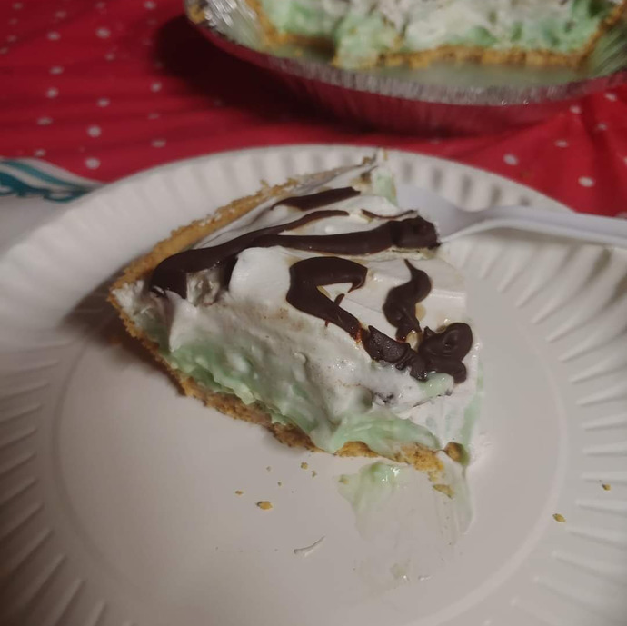 Pistachio pudding pie