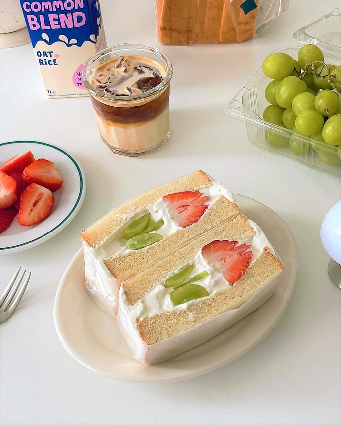 Would you eat fruit sando?