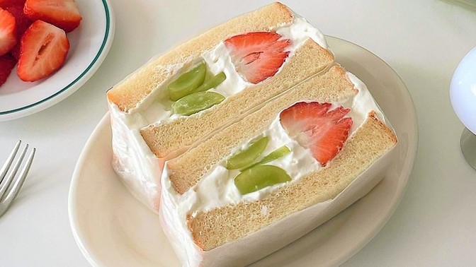 Would you eat fruit sando?