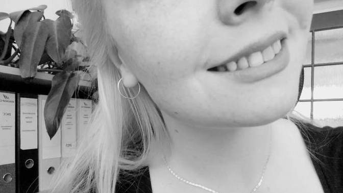 Is it better to evade wearing lipstick if your smile isn't perfect?