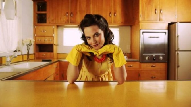 Girls would you be a stay at home girlfriend/Wife/Mom?
