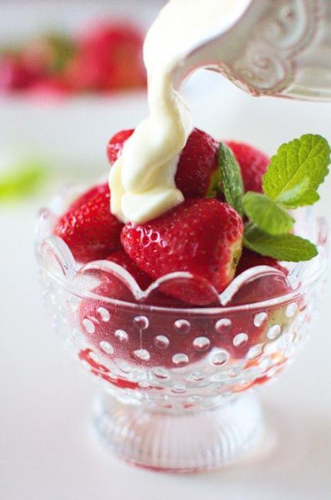 Sweet strawberries with sweet vanilla cram?