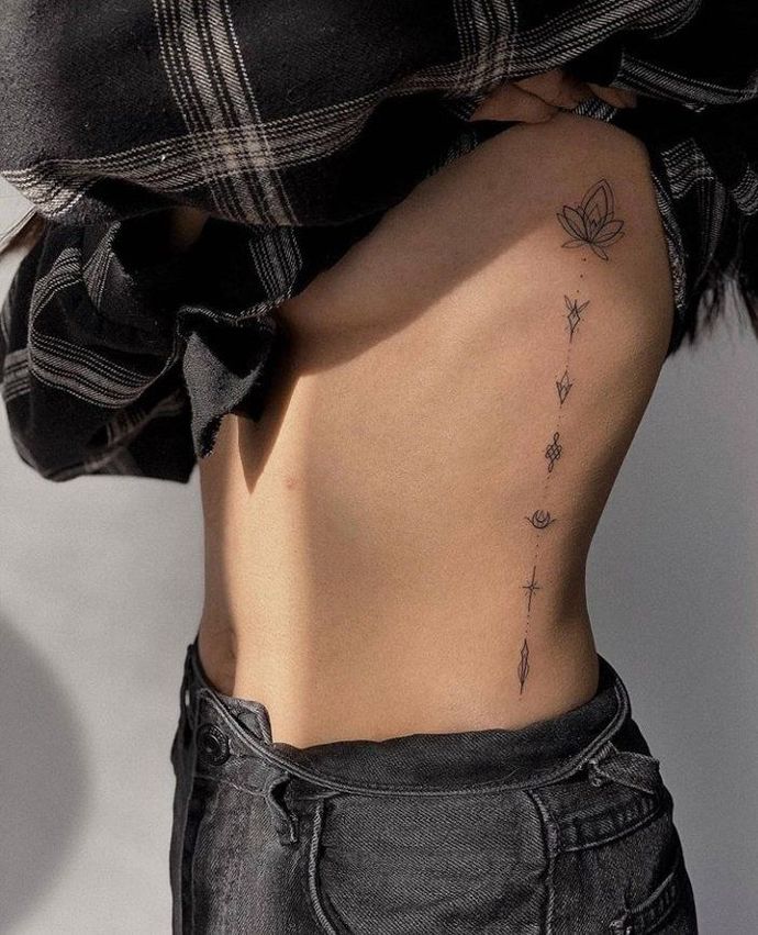 Are stomach tattoos on the ladies giving such an attraction?