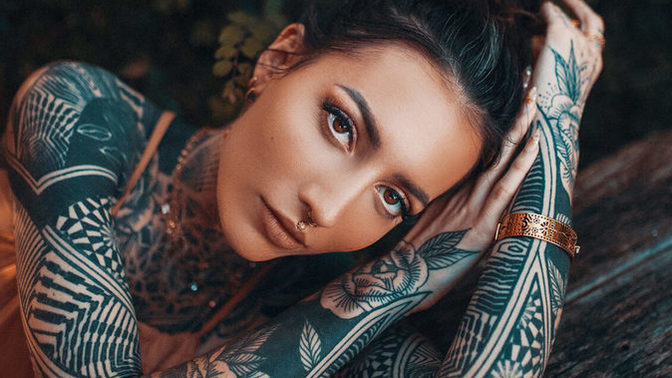 I think tattoos done tastefully are uber, uber sexy, beautiful, and artful. What do you think?
