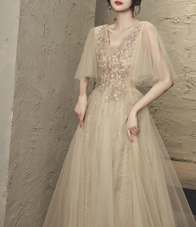 What style would suit me the most as a host of the awards ceremony?