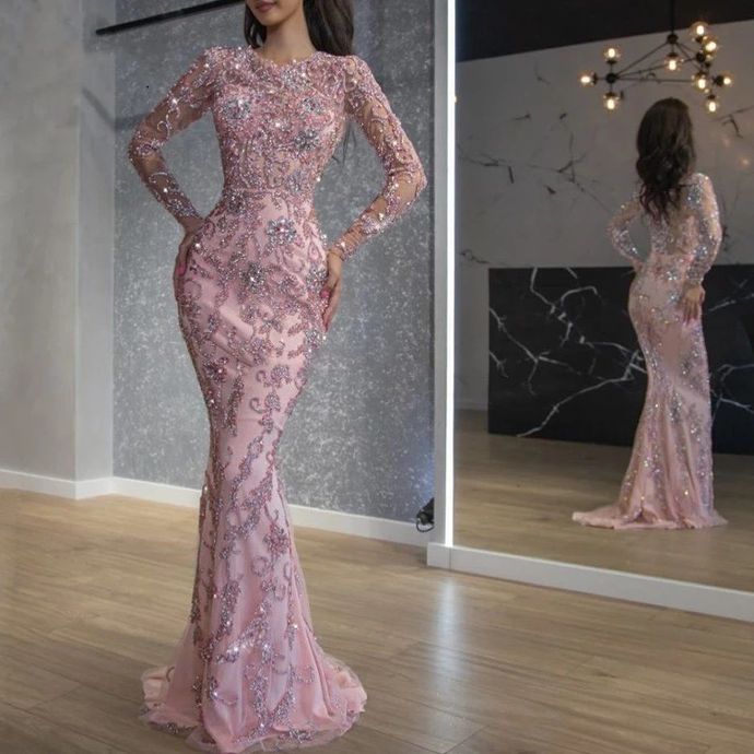 What style would suit me the most as a host of the awards ceremony?