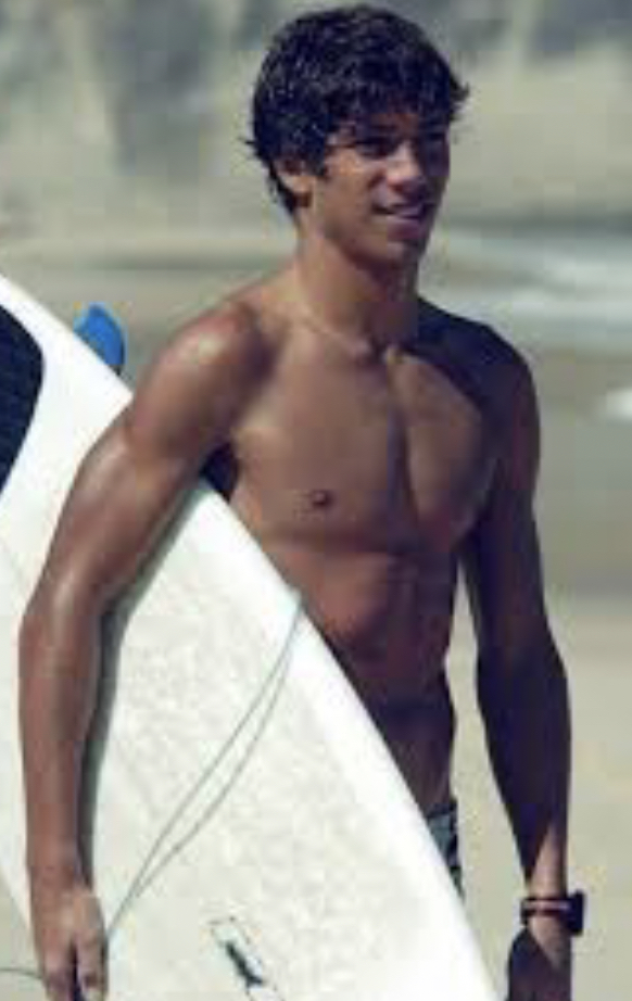 Does the surfer hairstyle trend on the guys still make such an infamous look?
