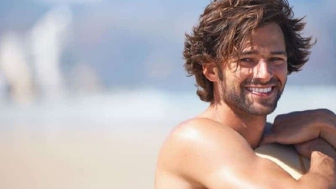 Does the surfer hairstyle trend on the guys still make such an infamous look?