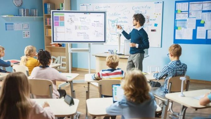 Should public schools be forced at all times to be 100% transparent to parents about the school curriculum, why, why not?