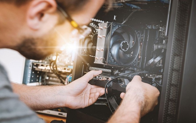Is computer repair and maintenance a good field to work in?