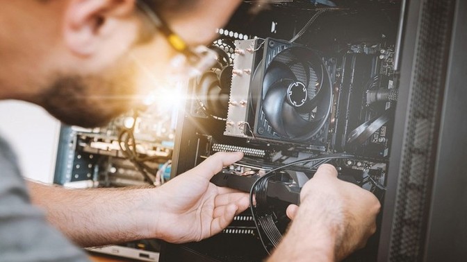 Is computer repair and maintenance a good field to work in?