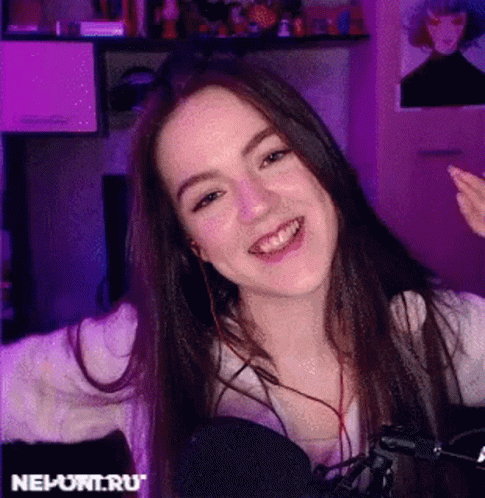 Which of these two chokers looks better on me?