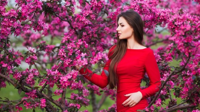 Do people hate really feminine women?