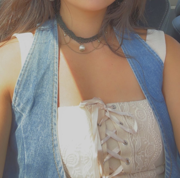 What does choker necklaces mean to you? GirlsAskGuys