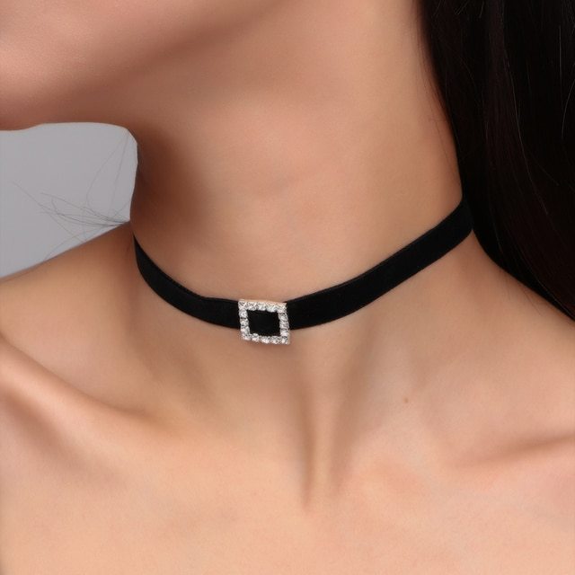What does choker necklaces mean to you? GirlsAskGuys