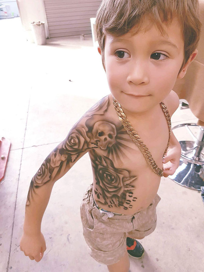 Damn even the kid got one 😭🤣