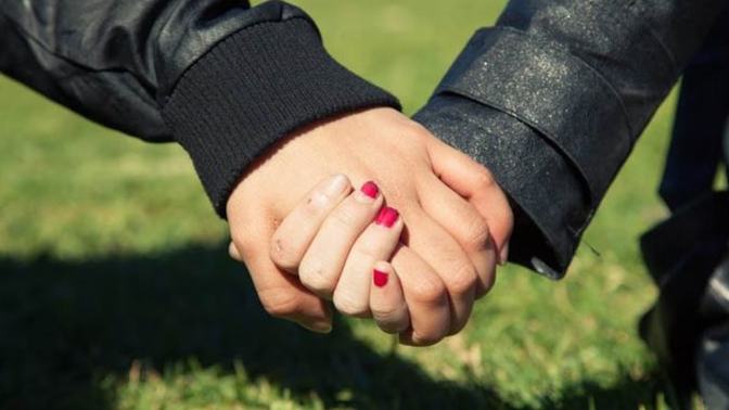 How long should a guy wait before asking a woman to be exclusive/in a relationship?