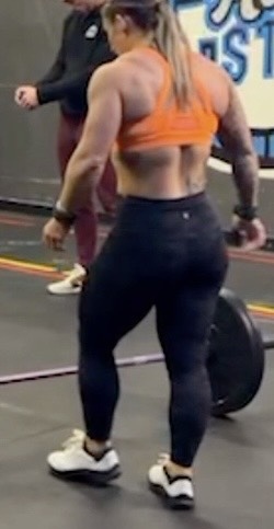 Do many girls at your gym have this much upper body muscle or does this girl look much stronger than most of them?