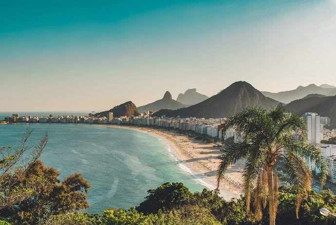 Which country would you rather pay a visit to ?