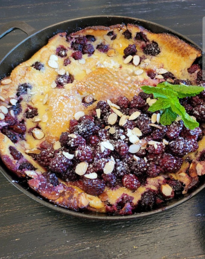Roasted Blackberry and Toasted Almond is my favorite 💕