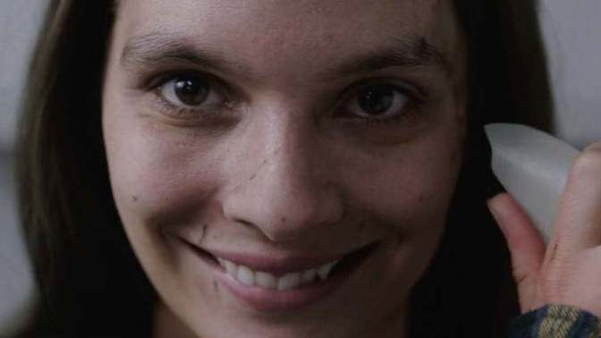 Why the uncanny valley happens to the human brain?