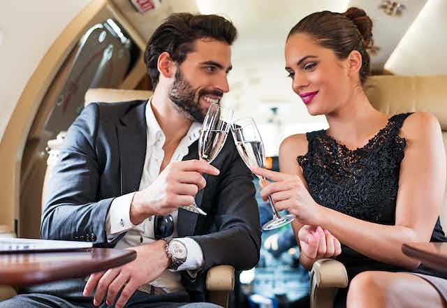 Do women really care about how much money a guy has when dating?