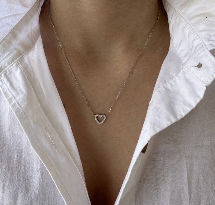Do you think this necklace is beautiful? Should I buy it?