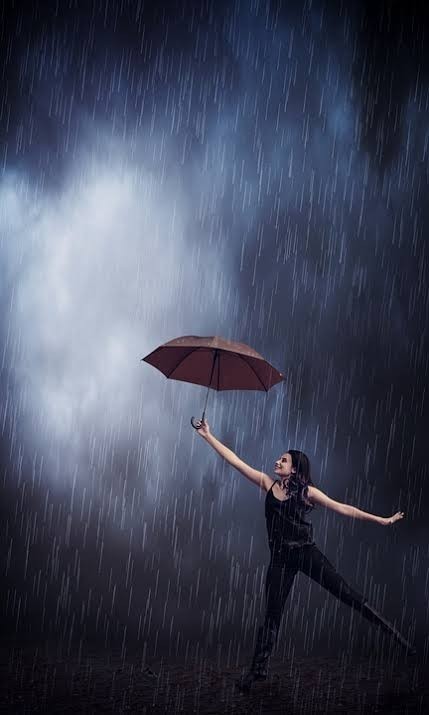 How many girls love to wet in rain ☔ and feel the joy of rainy ☔ weather?