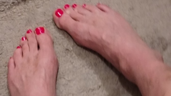 Girls, Do girls like it when guys paint their toe nails?