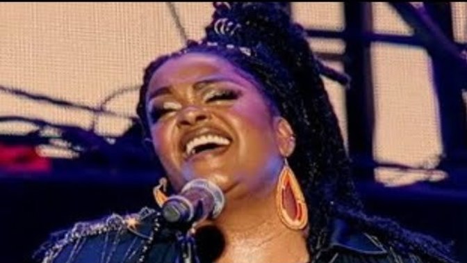 What do you think of Jill Scott screaching the irrational anthem?