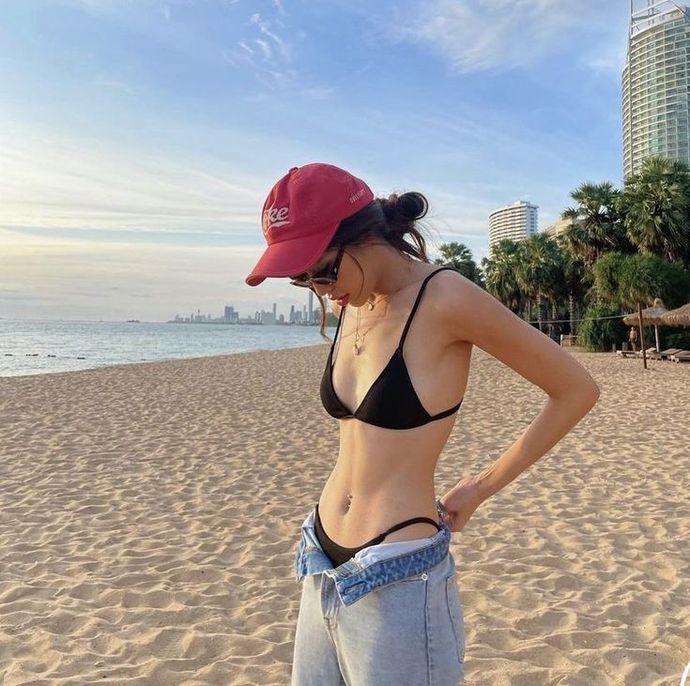 How is it possible that the most attractive women always are slim and have small breasts?