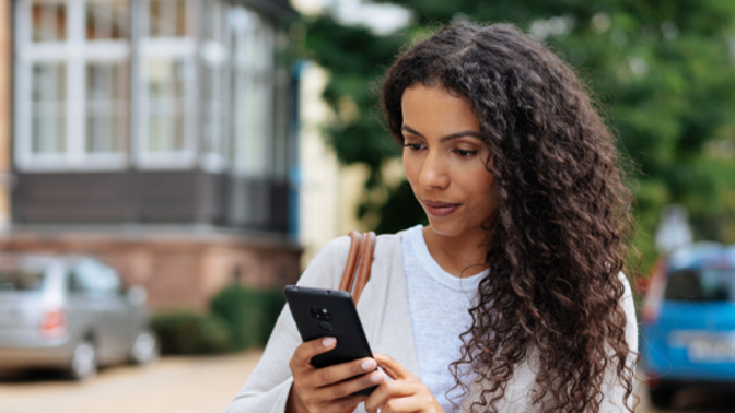 Do u expect your partner to tell you when they go out if you’re temporarily distant?