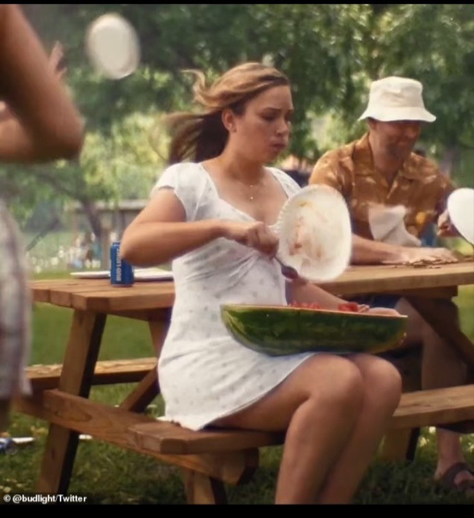 Do Americans eat watermelon with a spoon?