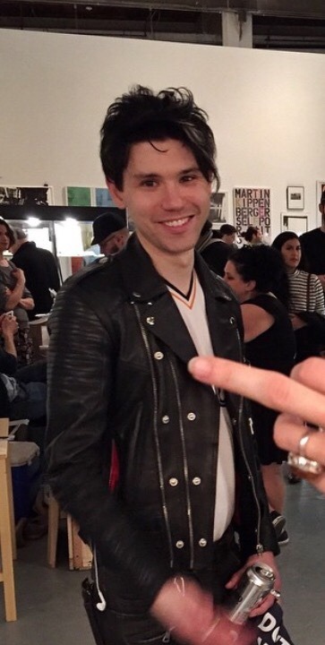 Do you think leather looks/can look hot on people?