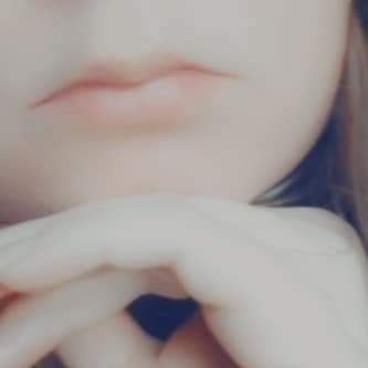 How do you guys feel about natural smaller lips?