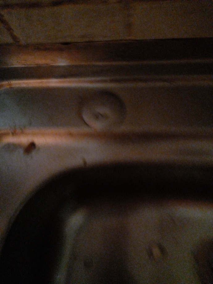 How can I fix the round thing on the sink?