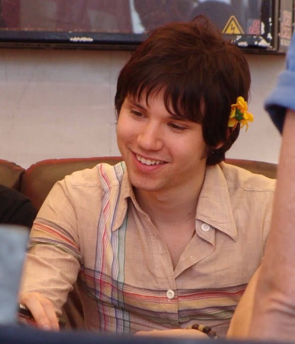 Which hairstyle do you think looks better on Ryan Ross?