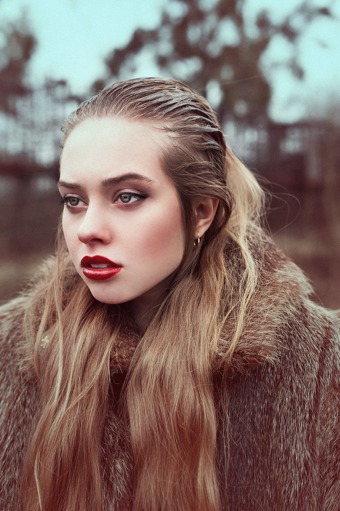 What should you say to a young beautiful woman who hates everything and is annoyed all the time?