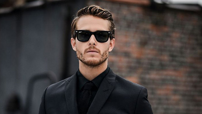 Why is wearing all black so attractive?