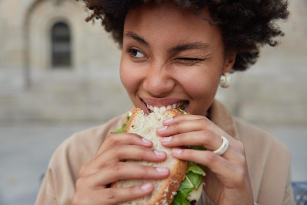 Sandwich - you like it with crust, or without?