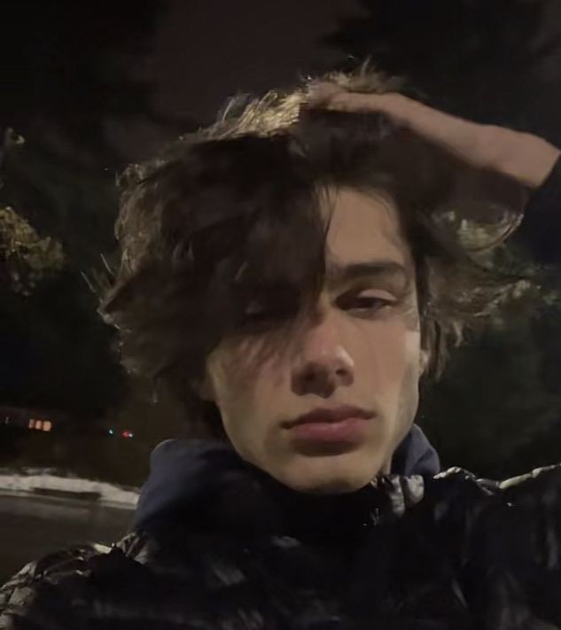Short or long hair on men?