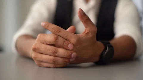What does it mean when a guy cracks his knuckles while talking to a girl?