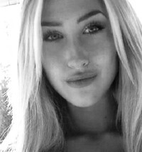Which girl do you find more attractive?