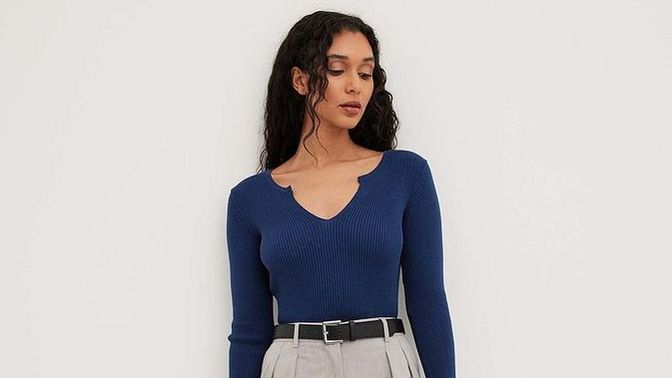 What colors would work well with this blue sweater?