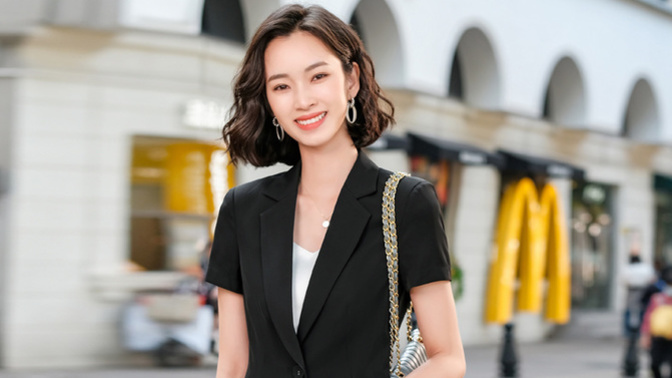 Is it best to overdress for a job interview?