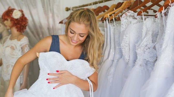 Who should pay for the wedding dress?